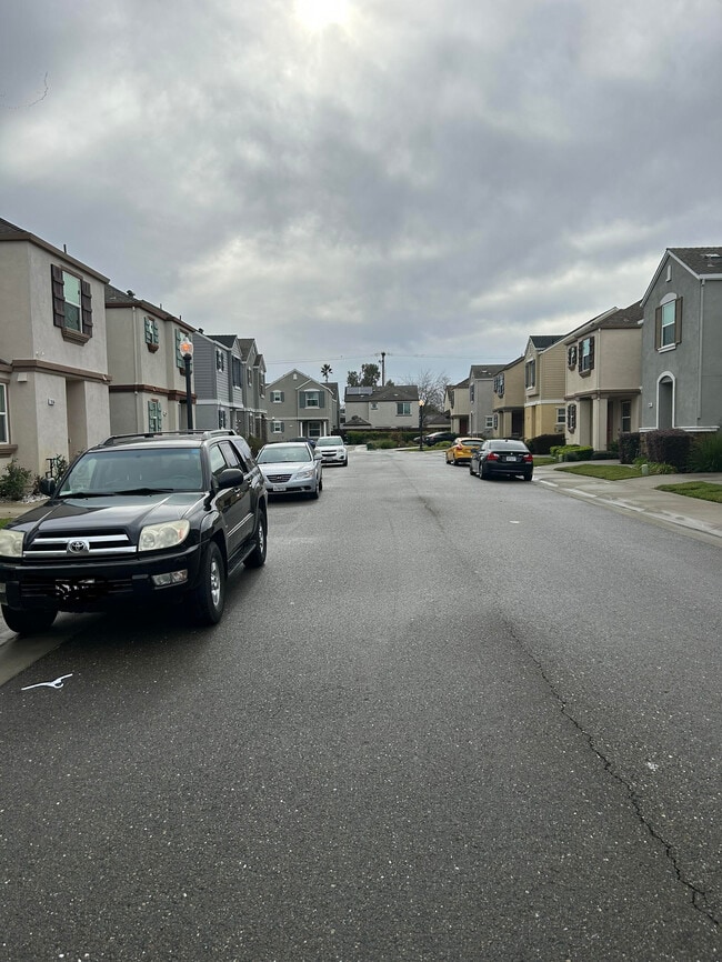 2460 Ben Ali Way in Sacramento, CA - Building Photo - Building Photo