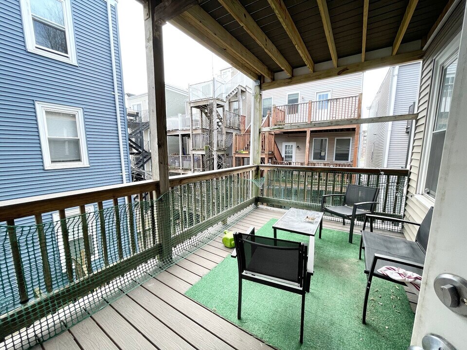 33 Rawson St, Unit 2 in Boston, MA - Building Photo