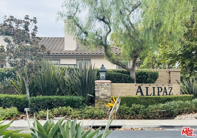 32561 Pila Degracia in San Juan Capistrano, CA - Building Photo - Building Photo