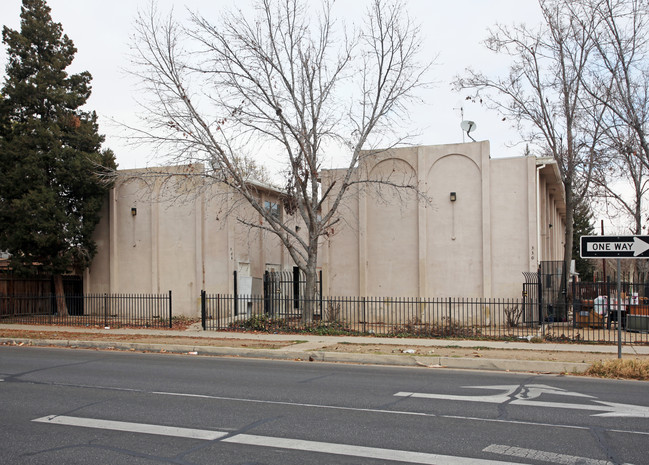 328-330 Monterey St in Bakersfield, CA - Foto de edificio - Building Photo