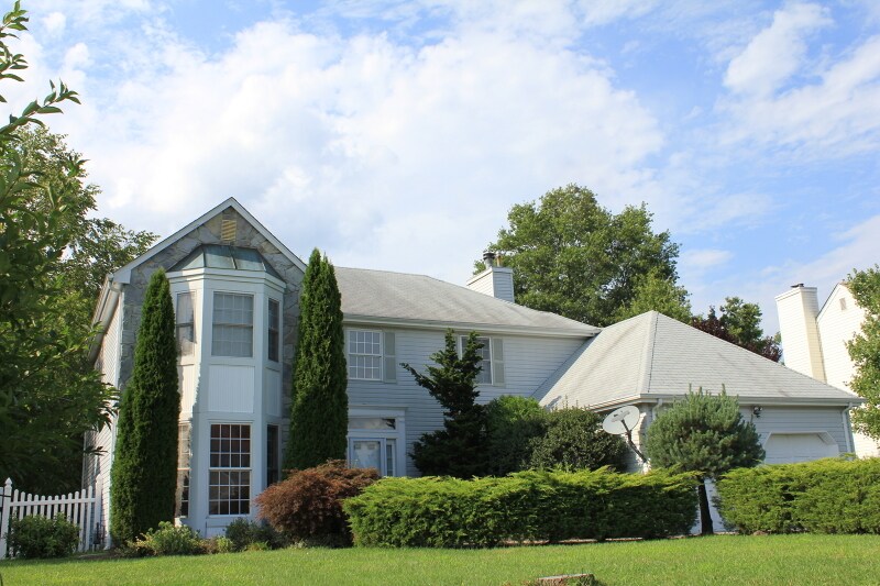 85 Crenshaw Dr in Mt. Olive, NJ - Building Photo