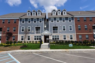 Bayonne Bay in Bayonne, NJ - Foto de edificio - Building Photo