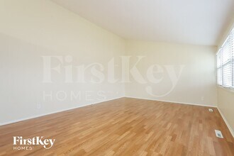 660 Jefferson Ave in Carpentersville, IL - Building Photo - Building Photo