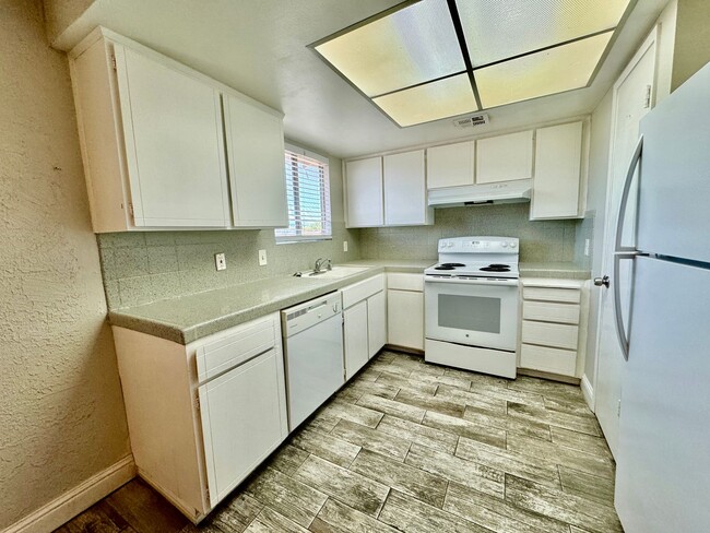 1533 E Austin Way in Fresno, CA - Building Photo - Building Photo
