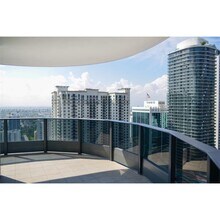 1000 Brickell Plz in Miami, FL - Building Photo - Building Photo