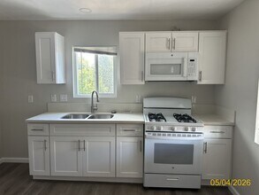 4734 E 57th St, Unit C in Maywood, CA - Foto de edificio - Building Photo