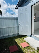 706 W 40th Pl in Hialeah, FL - Building Photo - Building Photo