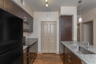 2930 Plum Creek Ln in Houston, TX - Building Photo - Building Photo