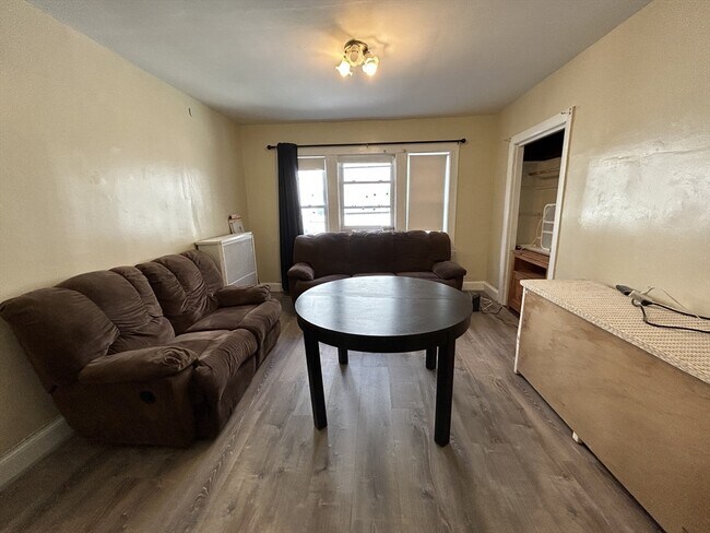 9 Radnor Rd, Unit 1 in Boston, MA - Building Photo - Building Photo