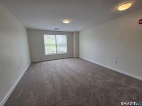 1 Birch Drive in Stamford, CT - Building Photo - Building Photo