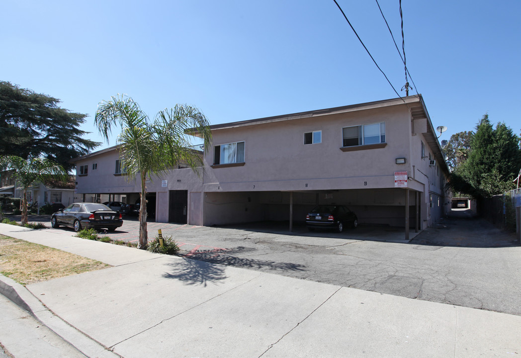 1435 Laurel Ave in Pomona, CA - Foto de edificio