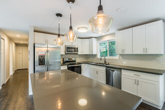 105 S 357th St in Federal Way, WA - Building Photo - Building Photo