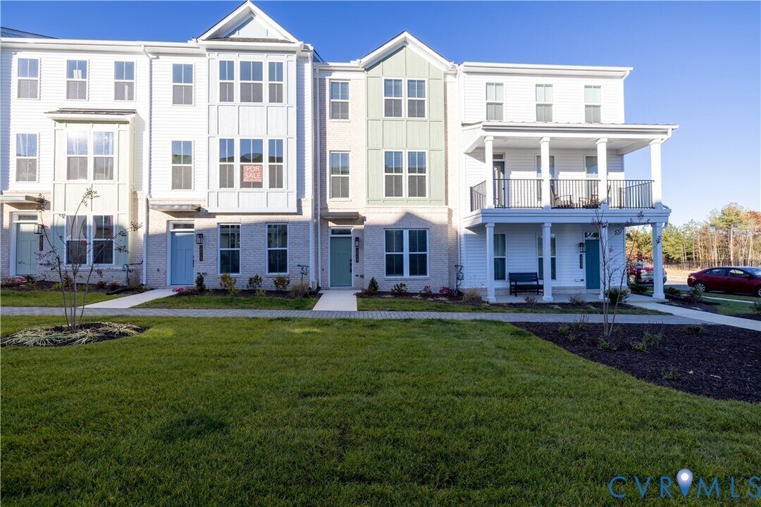 15309 Sunray Aly in Midlothian, VA - Building Photo
