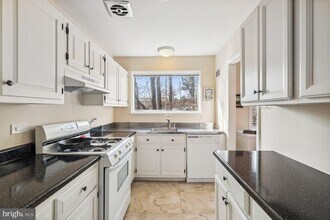 10600 Kenilworth Ave, Unit 203 in Bethesda, MD - Foto de edificio - Building Photo