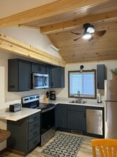 1006 Irvine Ave NW in Bemidji, MN - Foto de edificio - Building Photo