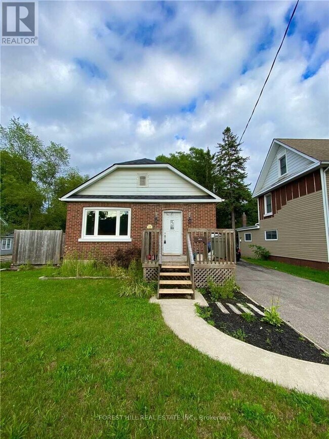 125 Innisfil St in Barrie, ON - Building Photo - Building Photo