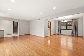 7440 W Manitoba Dr in Palos Heights, IL - Building Photo - Building Photo