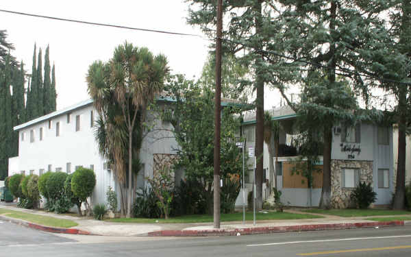 5754 Hazeltine Ave in Van Nuys, CA - Building Photo - Building Photo