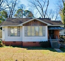 2052 Midway St in Montgomery, AL - Building Photo