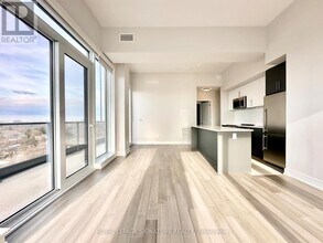 2525 Bathurst St in Toronto, ON - Building Photo - Building Photo