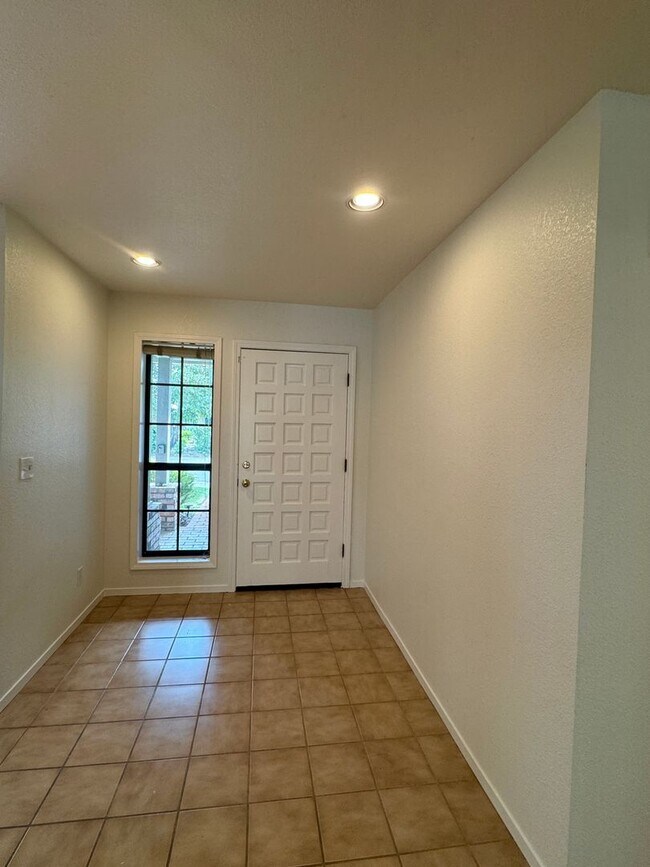 2923 Avila Bay Pl in Davis, CA - Building Photo - Building Photo