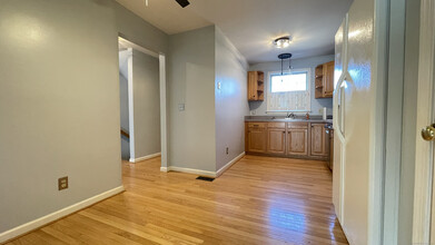 19 Hawthorne Dr in New London, CT - Building Photo - Building Photo