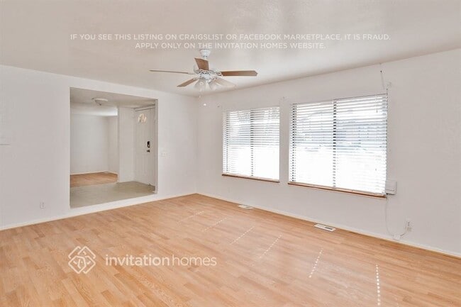 3679 S Helena Way in Aurora, CO - Building Photo - Building Photo