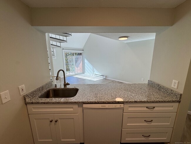 181 Loomis Dr in West Hartford, CT - Foto de edificio - Building Photo