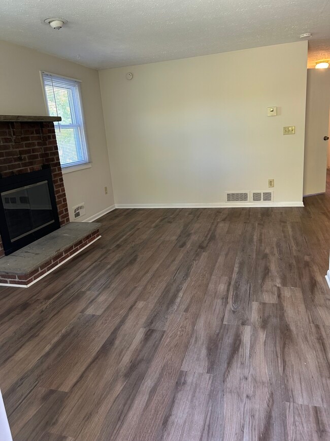 126 Larkins Xing in Rochester, NY - Building Photo - Building Photo