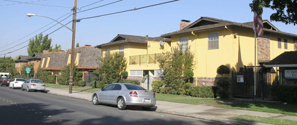 Brighton Village in Modesto, CA - Building Photo - Building Photo