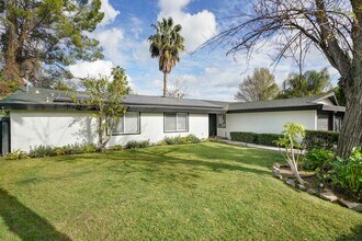 5812 Comanche Ave in Los Angeles, CA - Building Photo - Building Photo