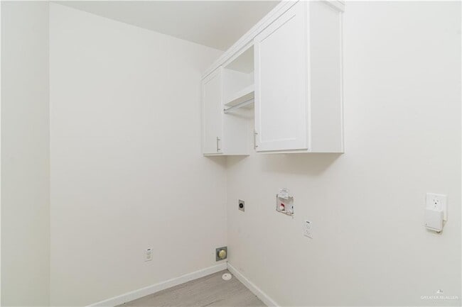 1505 E Encino Ave in Pharr, TX - Foto de edificio - Building Photo