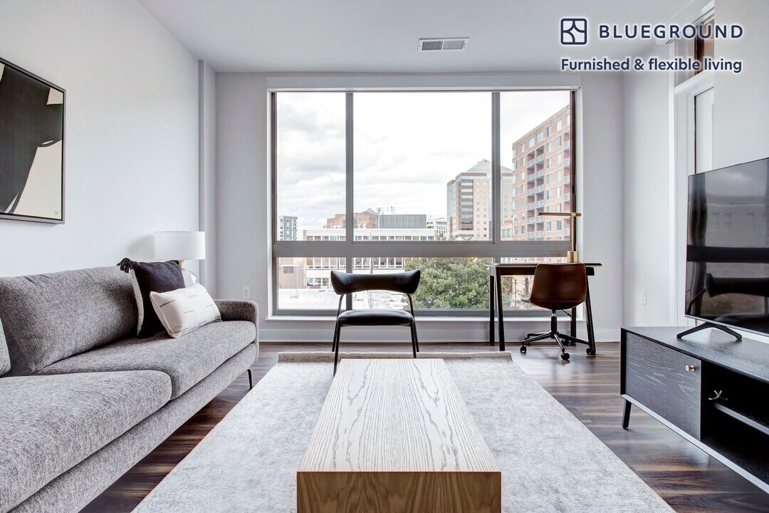 3110 10th St N in Arlington, VA - Building Photo