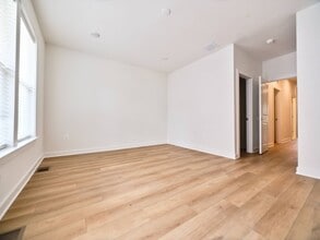 16076 Frederick Rd in Rockville, MD - Building Photo - Building Photo