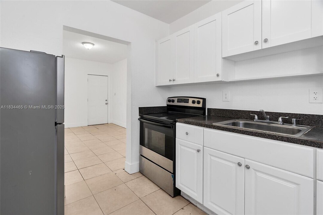 2050 Lincoln Ave in Opa Locka, FL - Building Photo