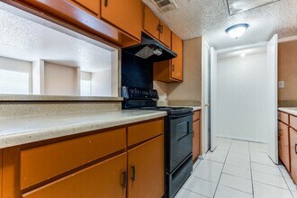 919 S Weatherred Dr in Richardson, TX - Building Photo - Building Photo