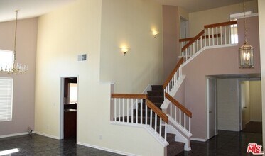 3804 Southview Ct in Palmdale, CA - Foto de edificio - Building Photo