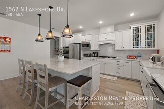 1562 N Lakeshore Dr in Mount Pleasant, SC - Building Photo - Building Photo