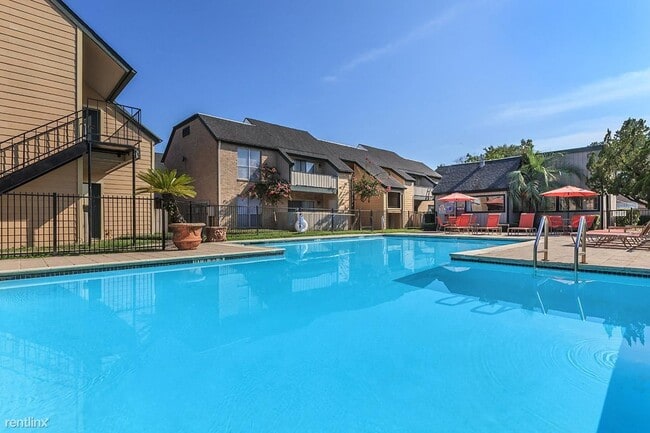 2139 Lake Hills Dr photo'