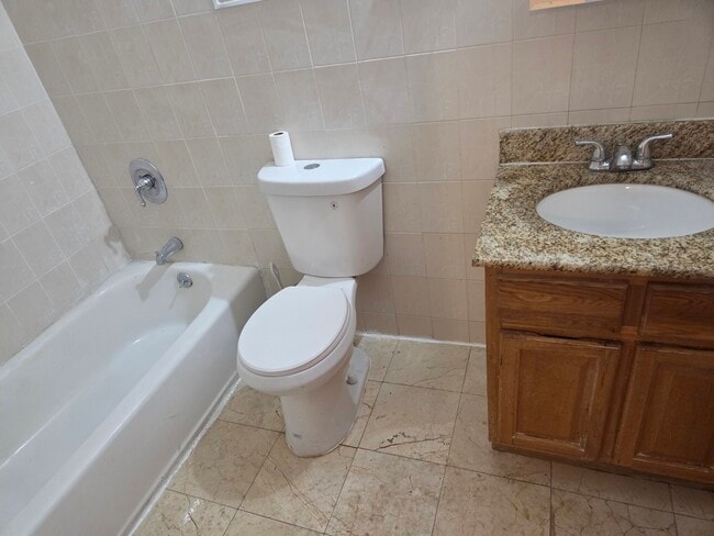 8631 Dexter Ct in Woodhaven, NY - Building Photo - Building Photo