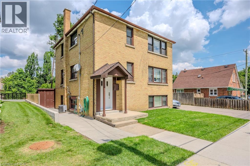 102 Sydney St N in Kitchener, ON - Building Photo