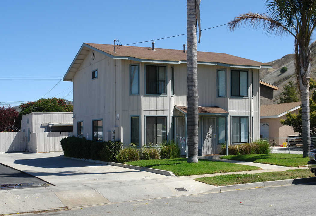 219-221 225 El Medio St in Ventura, CA - Foto de edificio