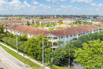 Century Park West in Miami, FL - Foto de edificio - Building Photo