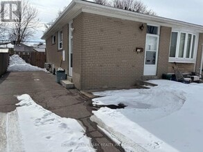 145 Tulloch Dr in Ajax, ON - Building Photo - Building Photo