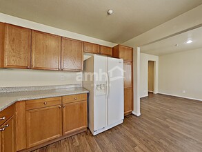 9161 Desirable Ct in Las Vegas, NV - Building Photo - Building Photo