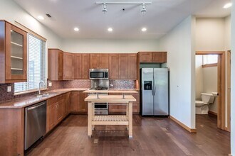 5127 S Corbett Ave in Portland, OR - Building Photo - Building Photo