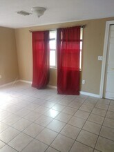 1808 Hacienda Way in Holiday, FL - Foto de edificio - Building Photo