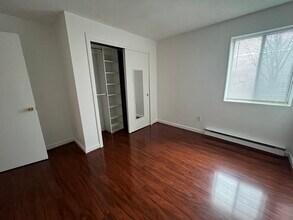 48 N Emerson St, Unit 48 N Emerson Unit 9 in Wakefield, MA - Foto de edificio - Building Photo