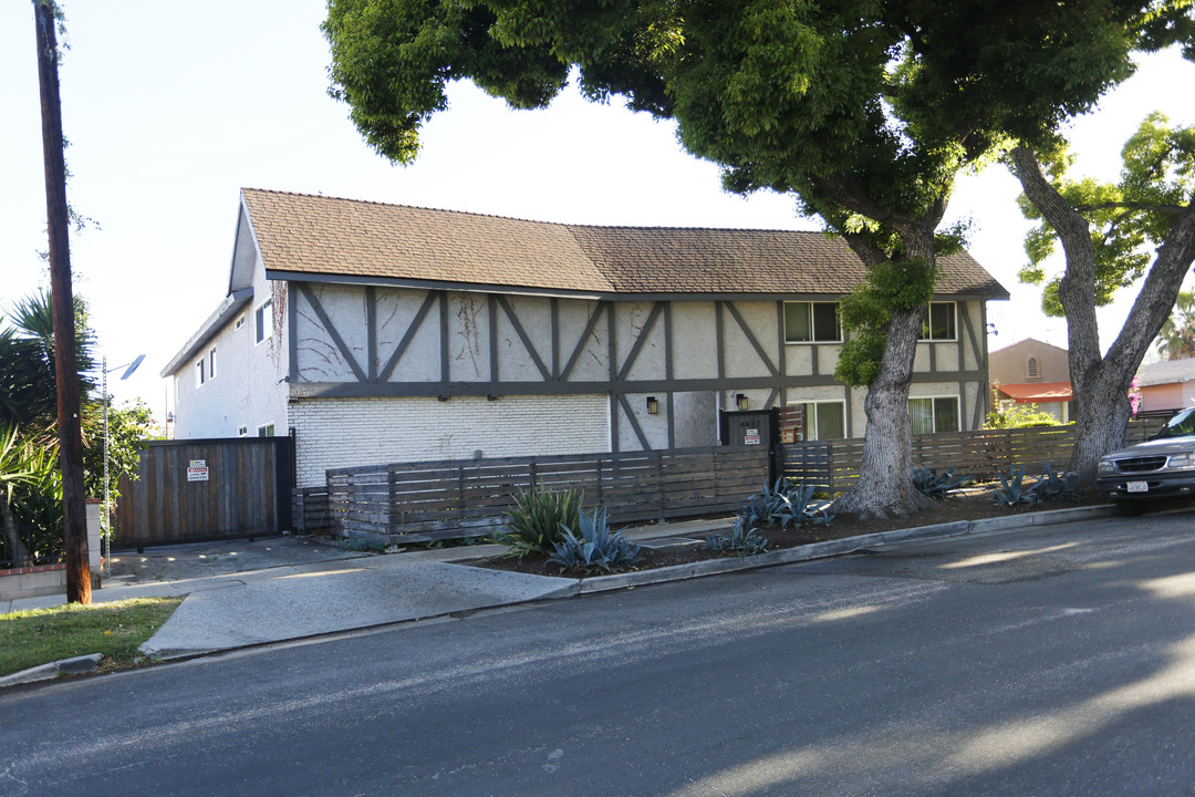 4417 Toland Way in Los Angeles, CA - Building Photo