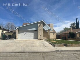 44438 13th St E in Lancaster, CA - Building Photo
